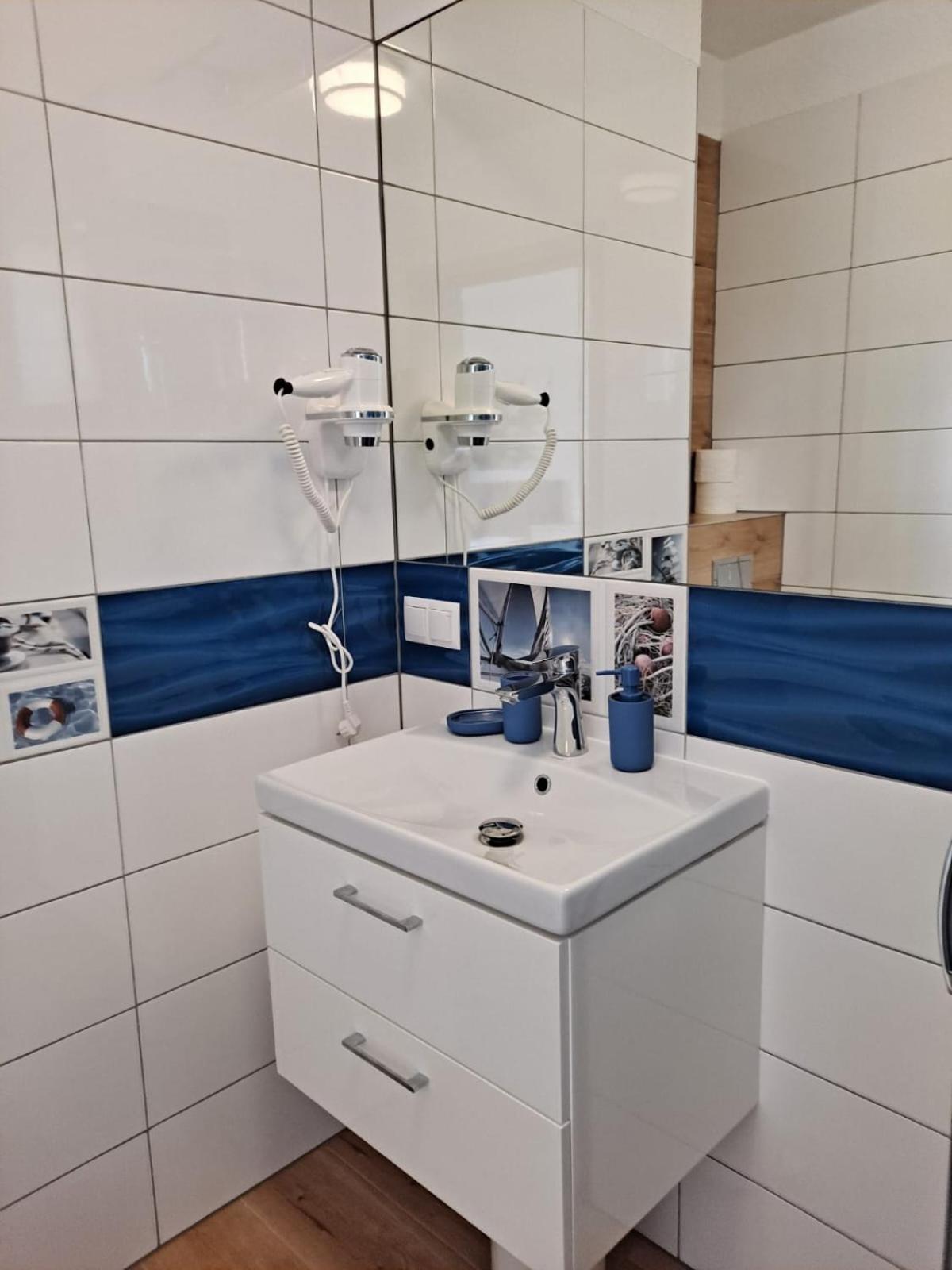 Domki I Pokoje Baltimor Grzybowo  Kamer foto